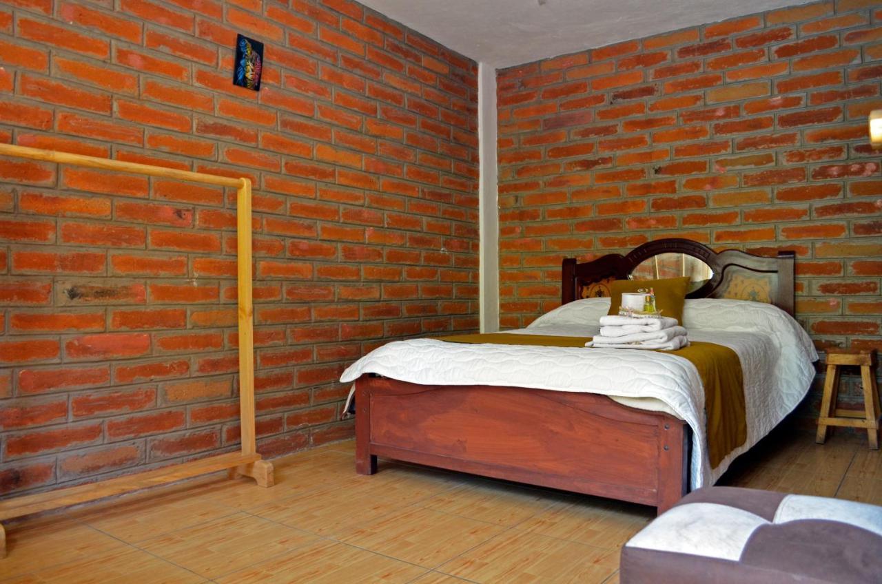 Lagoon Hotel Chugchilán Exterior foto