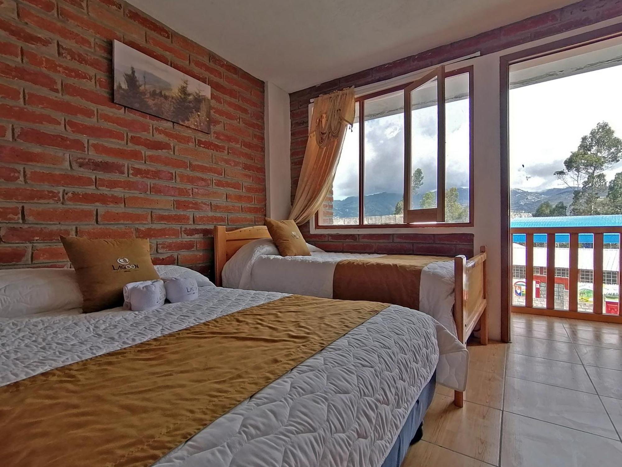 Lagoon Hotel Chugchilán Exterior foto